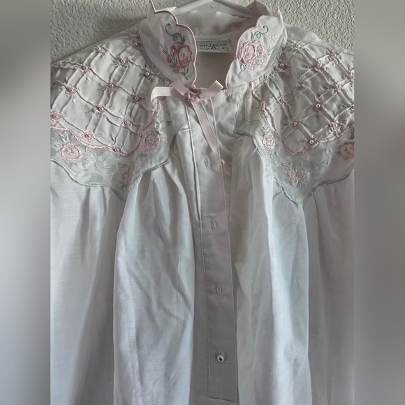 Gilligan & O'Malley White Pajama Top Short Sleeves - Picture 3 of 13